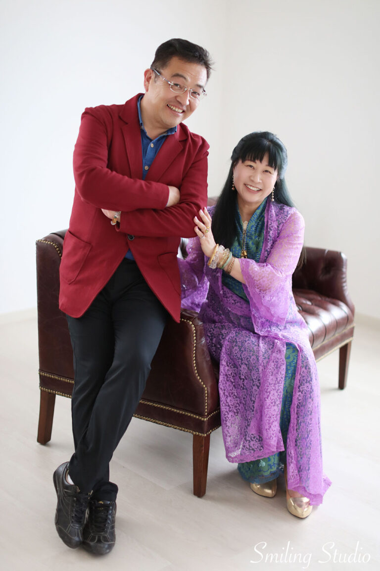 寄り添うご夫婦写真